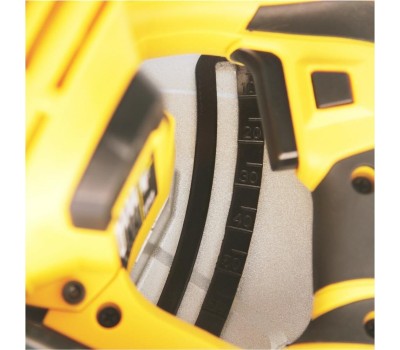 Дисковая пила KOLNER KCS 210/2000