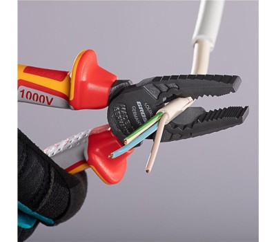 Плоскогубцы GROSS Плоскогубцы комбинированные, диэлектрические трехкомпонентные рукоятки до 1000 В, 180 мм 16989