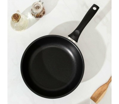 Сковорода KUKMARA с242а а/пр литая 24см стекл/кр