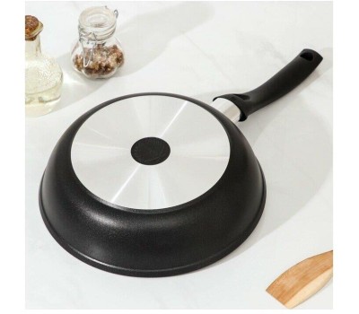 Сковорода KUKMARA с242а а/пр литая 24см стекл/кр