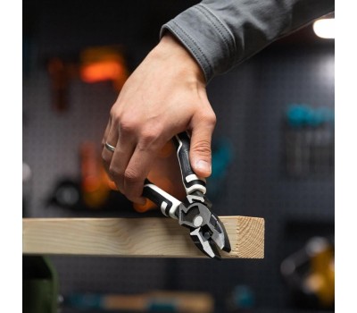 Плоскогубцы MATRIX Плоскогубцы комбинированные 210 мм, усиленная система, Pro 17061